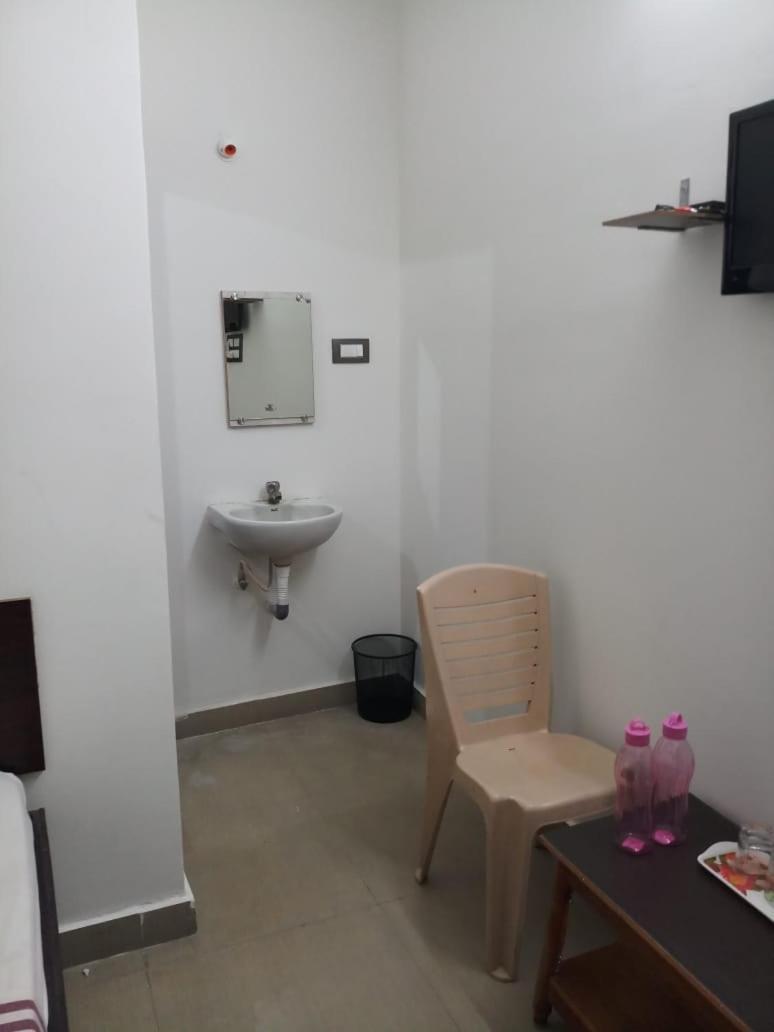 Sri Kousthubham Residency Hotell Tirupati Exteriör bild